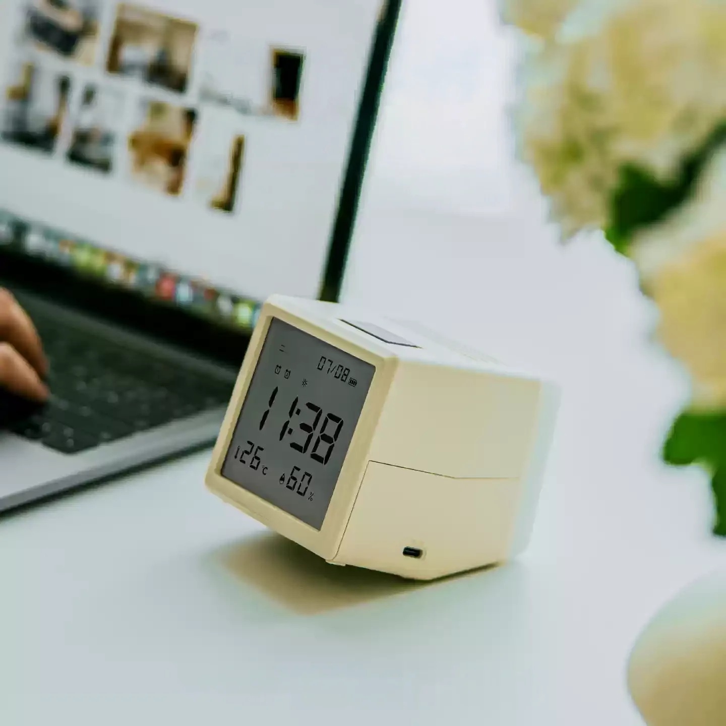 Black & White - Seesaw Alarm Clock - Image 4