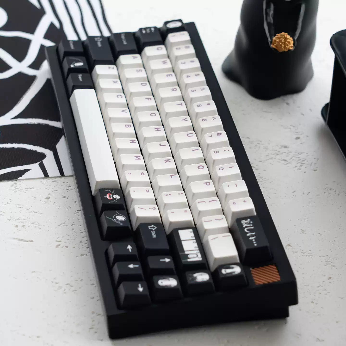 FBB - Faceless Man Black and White ANSI/ISO Keycap Set - Image 4