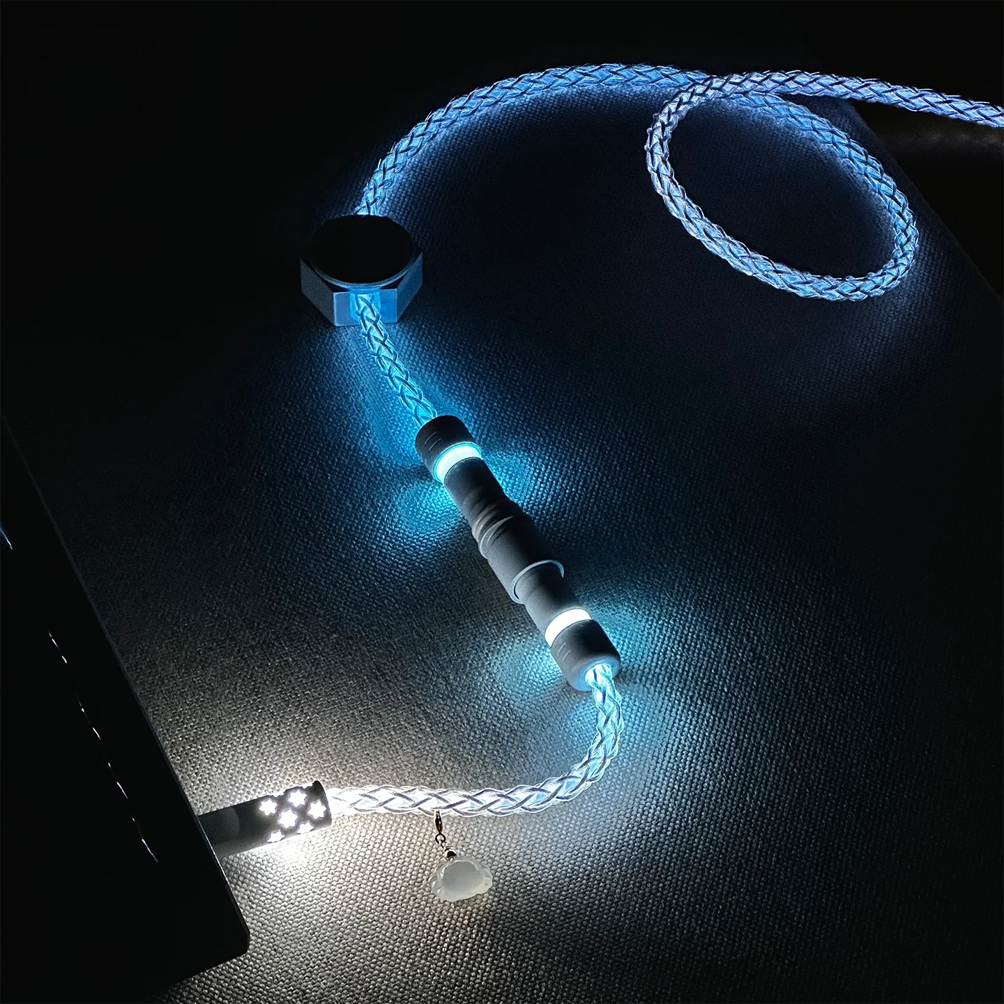 UNKNOWN ERROR - D29 Gradient Blue Light - Holiday Series Keyboard Cable - Image 4