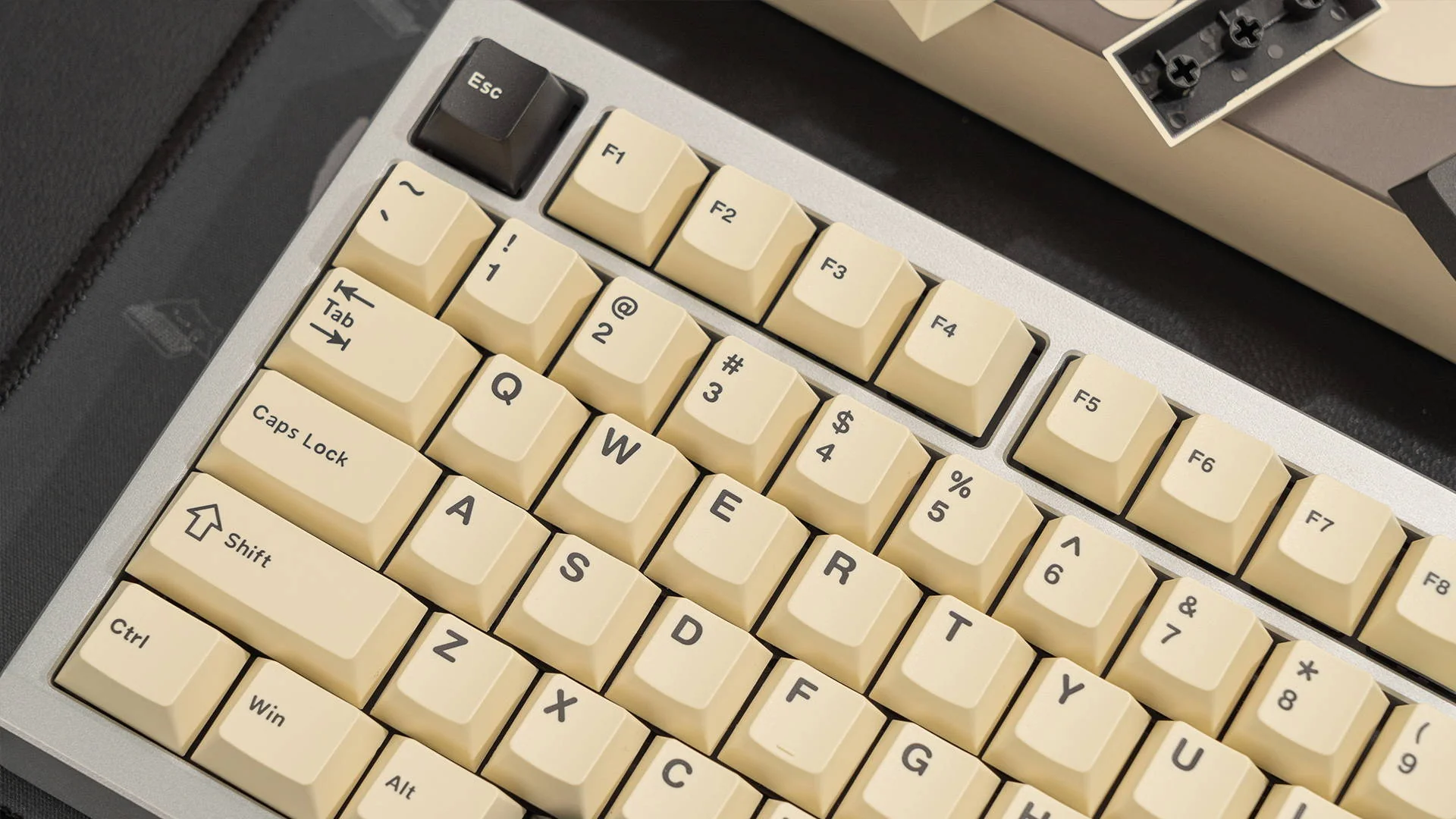 Wuque Studio - Creamy Charcoal Keycaps - Image 4